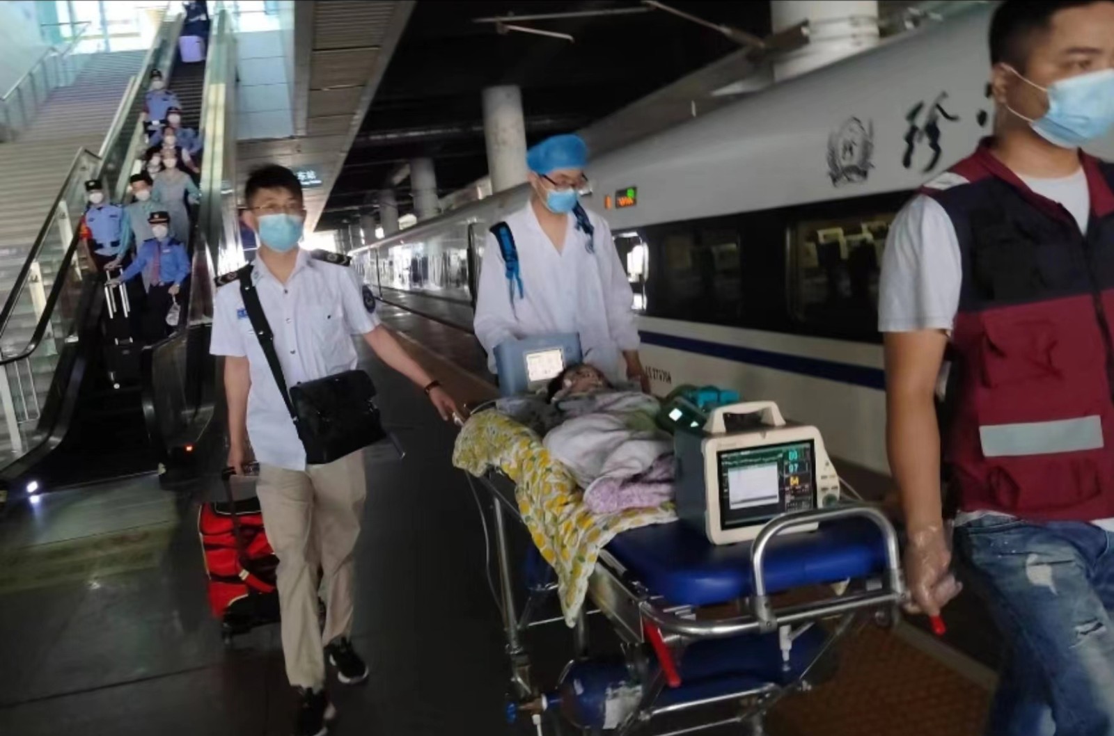 马山县高铁转运公司